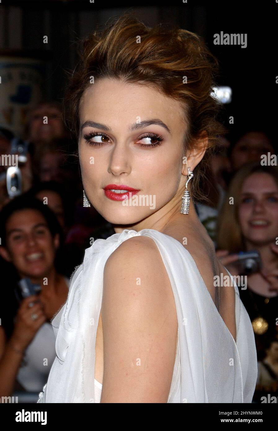 Keira Knightley participe à la première mondiale de 'Pirates des Caraïbes: Dead Man's Chestt' à Disneyland. Photo : presse britannique Banque D'Images