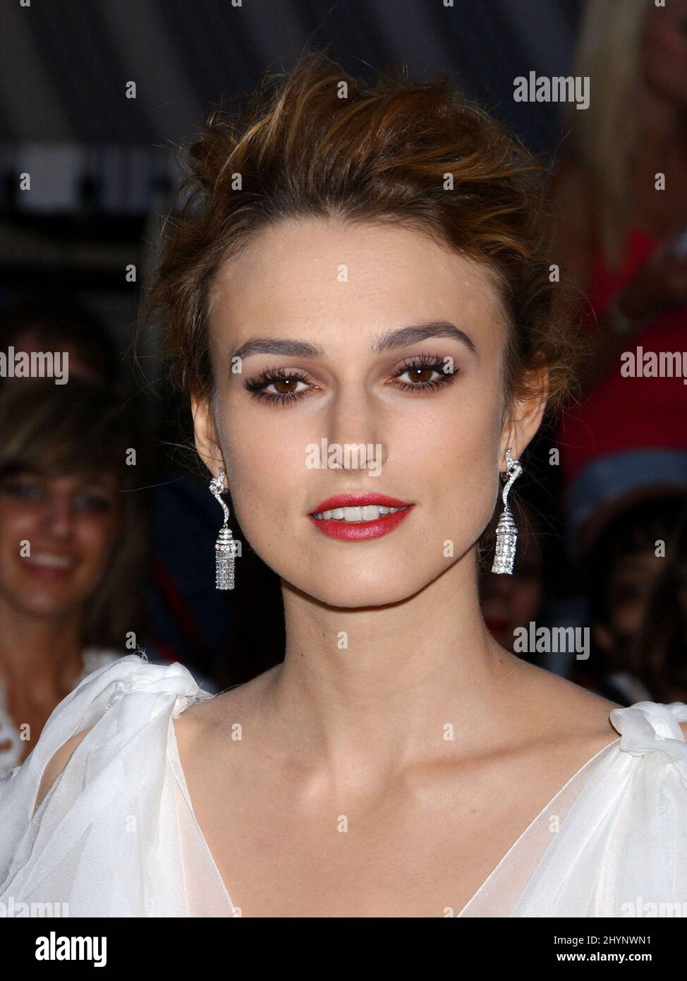 Keira Knightley participe à la première mondiale de 'Pirates des Caraïbes: Dead Man's Chestt' à Disneyland. Photo : presse britannique Banque D'Images