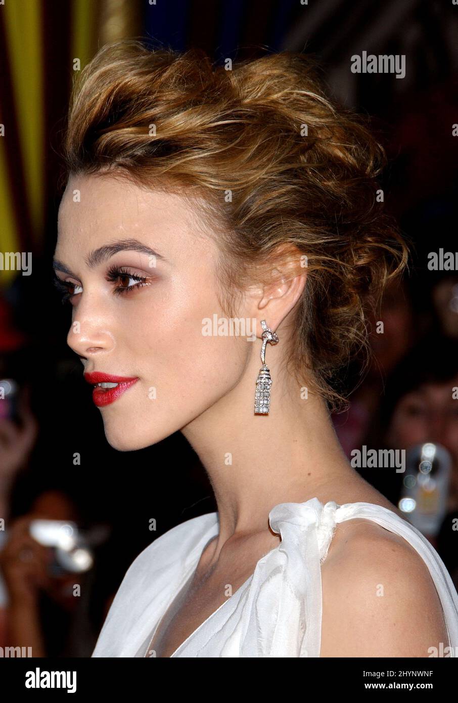 Keira Knightley participe à la première mondiale de 'Pirates des Caraïbes: Dead Man's Chestt' à Disneyland. Photo : presse britannique Banque D'Images
