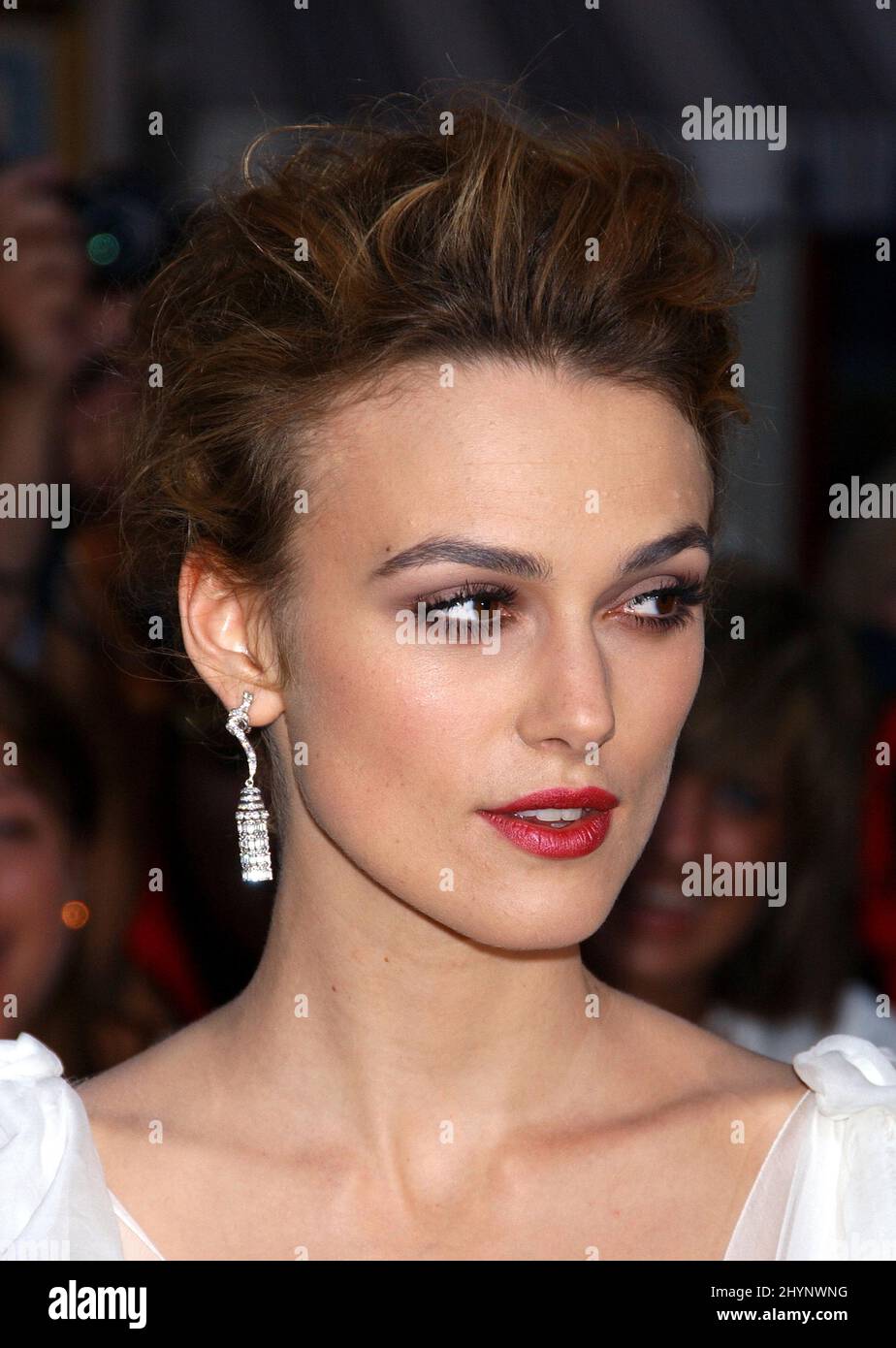 Keira Knightley participe à la première mondiale de 'Pirates des Caraïbes: Dead Man's Chestt' à Disneyland. Photo : presse britannique Banque D'Images
