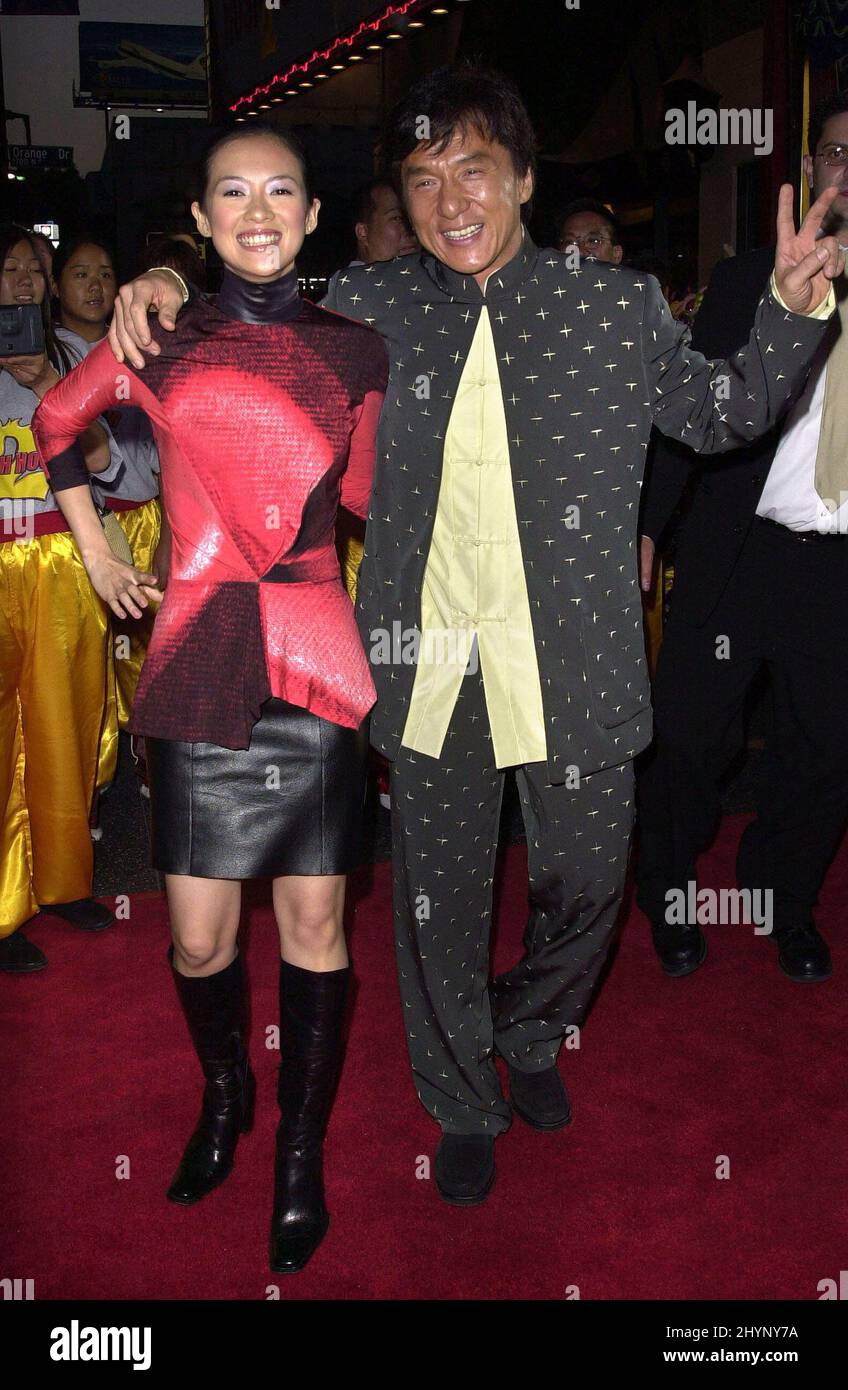 Zhang Ziyi et Jackie Chan assistent à la première « Rush Hour 2 » à Hollywood. Photo : presse britannique Banque D'Images