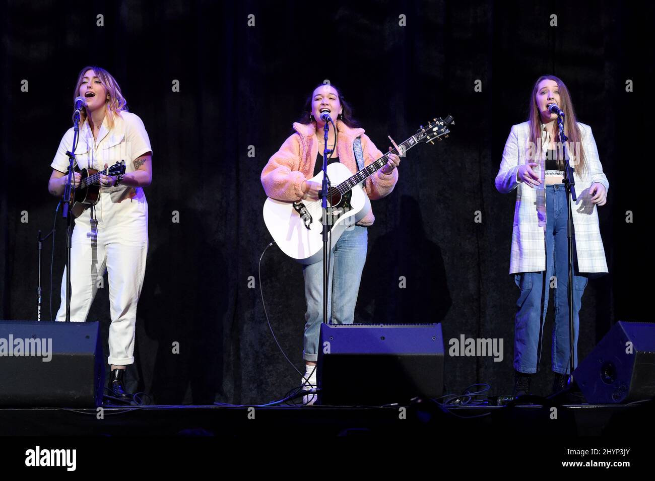 Avenue Beat sur scène au déjeuner du Big machine Label Group lors du séminaire radio Country 2020 qui s'est tenu à l'Omni Nashville le 20 février 2020 à Nashville, TN. Banque D'Images