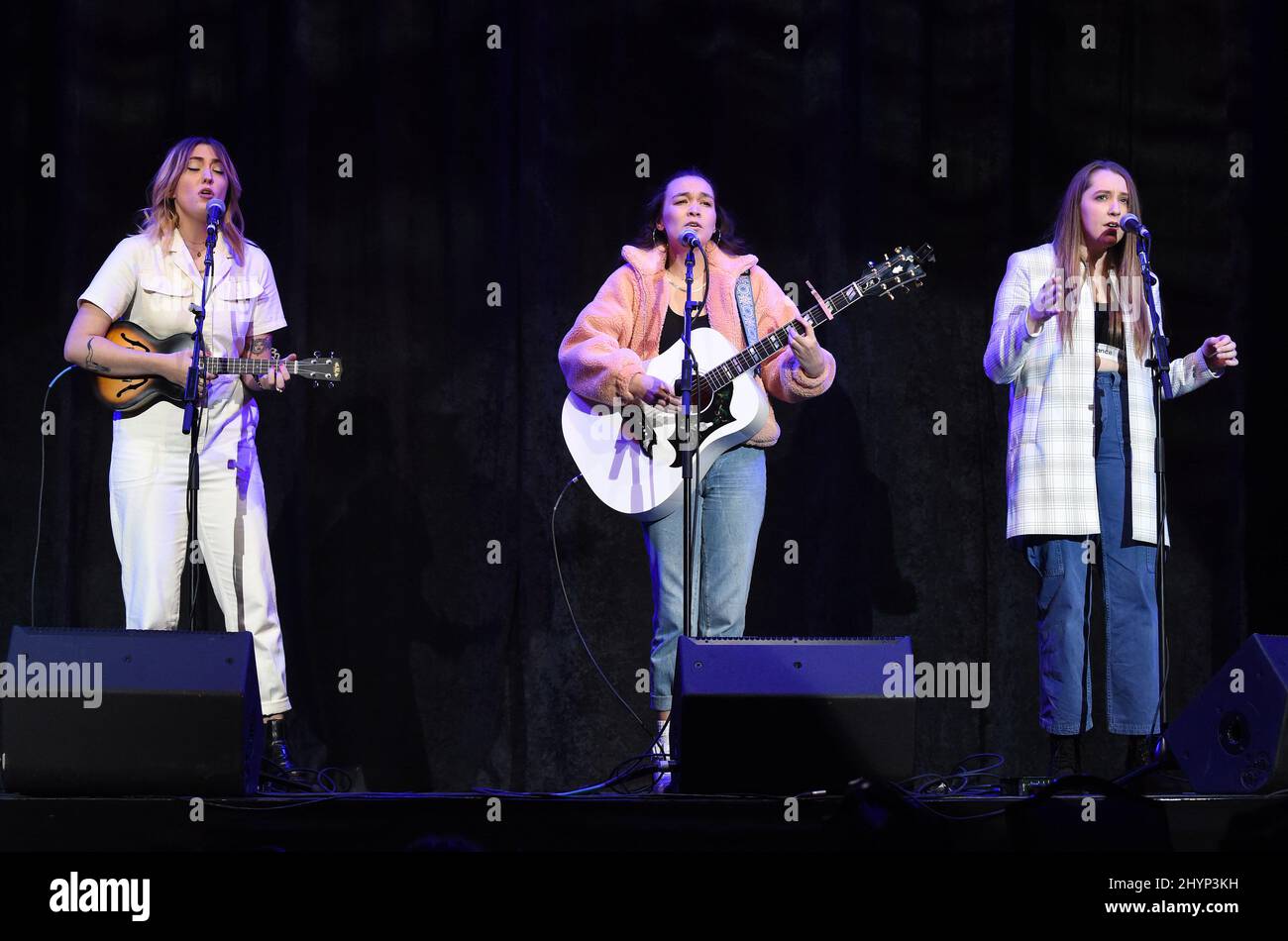 Avenue Beat sur scène au déjeuner du Big machine Label Group lors du séminaire radio Country 2020 qui s'est tenu à l'Omni Nashville le 20 février 2020 à Nashville, TN. Banque D'Images