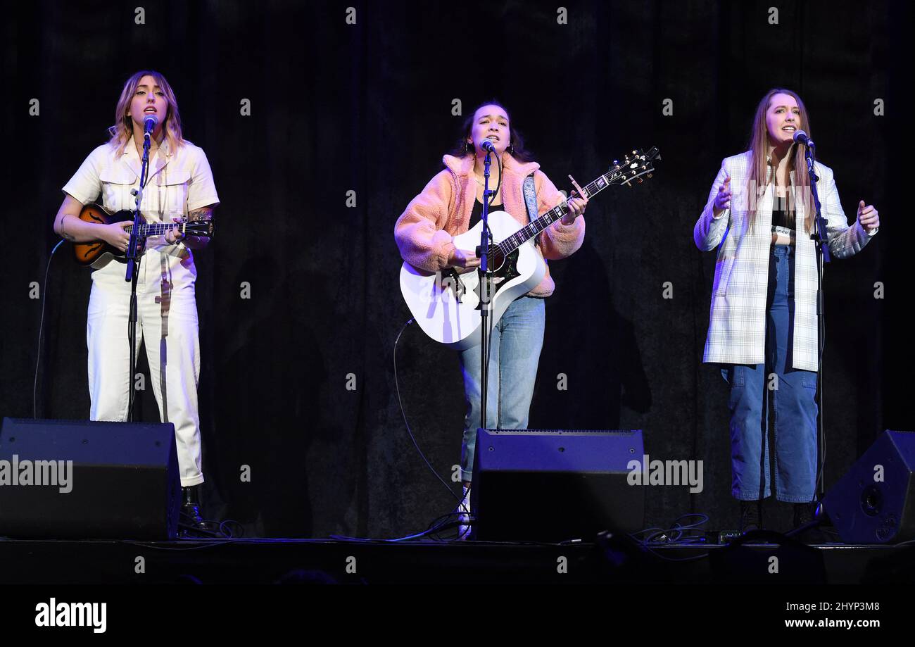 Avenue Beat sur scène au déjeuner du Big machine Label Group lors du séminaire radio Country 2020 qui s'est tenu à l'Omni Nashville le 20 février 2020 à Nashville, TN. Banque D'Images
