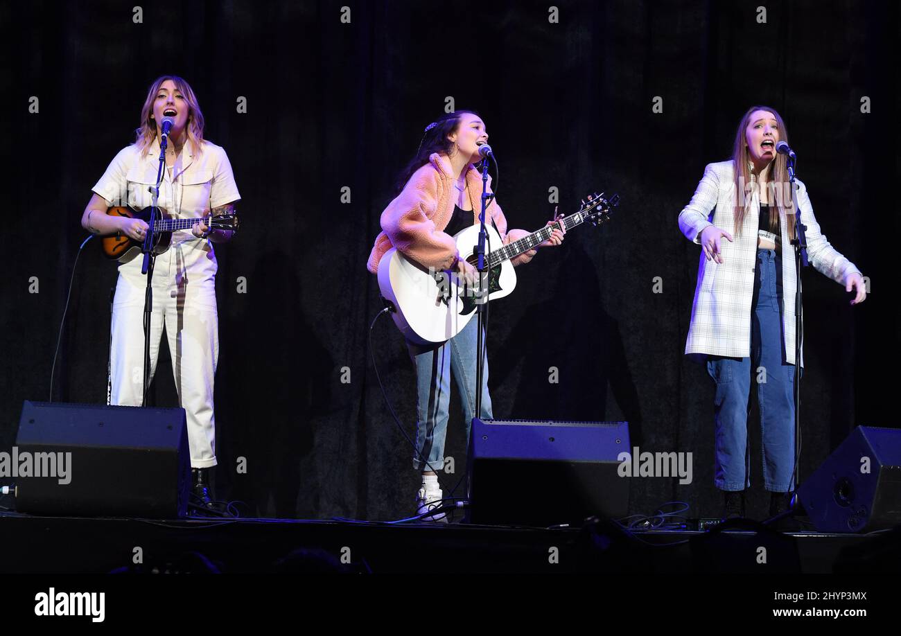 Avenue Beat sur scène au déjeuner du Big machine Label Group lors du séminaire radio Country 2020 qui s'est tenu à l'Omni Nashville le 20 février 2020 à Nashville, TN. Banque D'Images