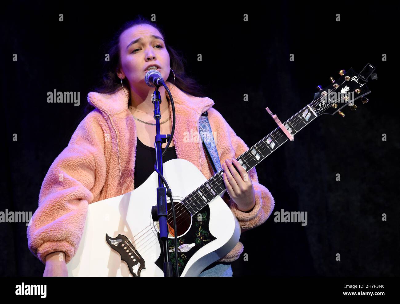 Avenue Beat, Savana Santos sur scène lors du déjeuner du Big machine Label Group lors du séminaire radio Country 2020 qui s'est tenu à l'Omni Nashville le 20 février 2020 à Nashville, Tennessee. Banque D'Images