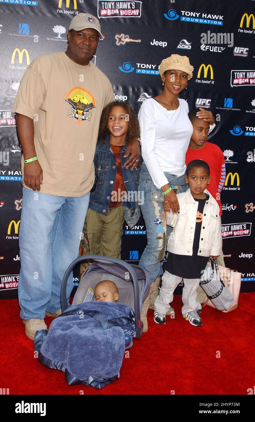 Rodney Peete, Holly Robinson-Peete avec sa fille Ryan et ses fils Roman, Rodney & Robinson assistent à l'édition 2nd du stand Up for Skateparks, qui bénéficie à la Tony Hawk Foundation, à Beverly Hills. Photo : presse britannique Banque D'Images