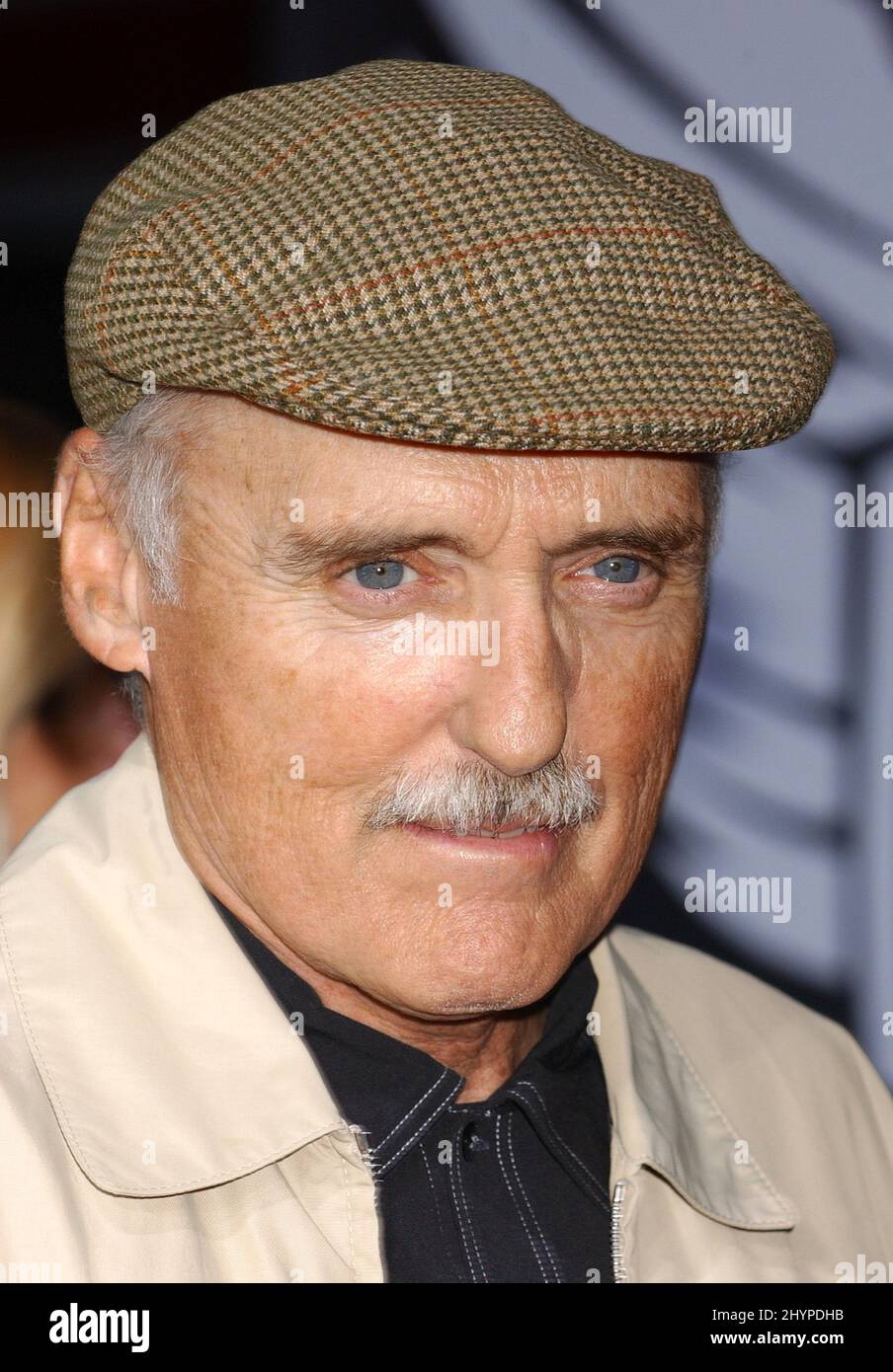 Dennis Hopper participe à la première mondiale des « Lords of Dogtown » à Hollywood. Photo : presse britannique Banque D'Images