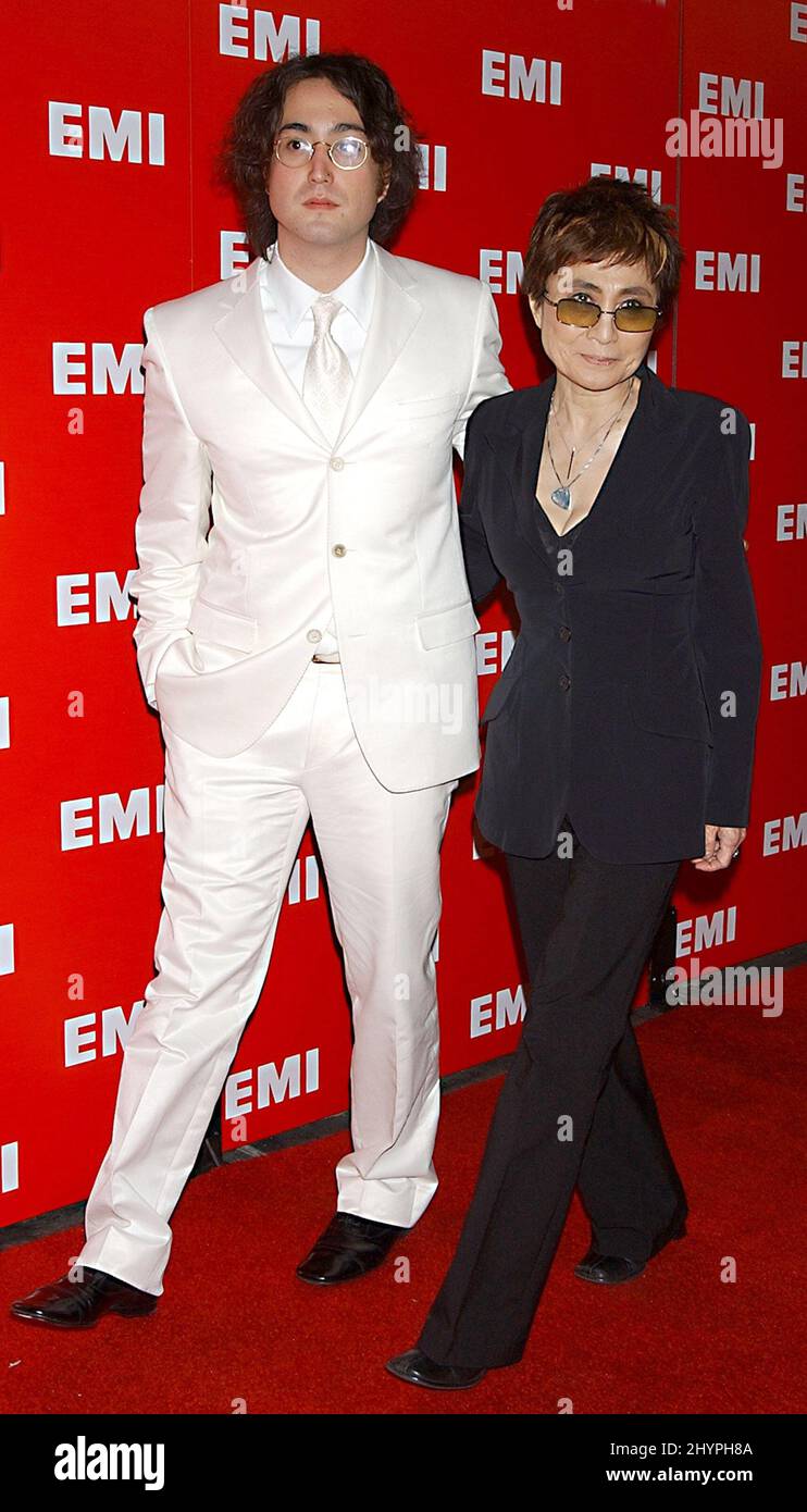 YOKO ONO ET SEAN LENNON PARTICIPENT À LA FÊTE DES GRAMMY POST DE L'EMI À LOS ANGELES. IMAGE : PRESSE BRITANNIQUE Banque D'Images