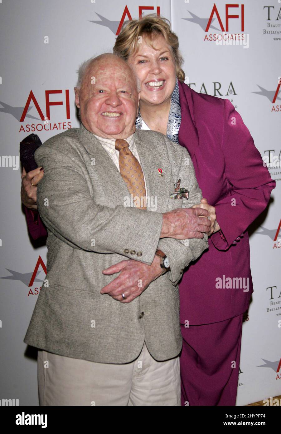 6th Prix annuels « Platinum Circle » en hommage à la famille Arquette, au Regent Beverly Wilshire Hotel. Mickey Rooney et sa femme Jan sont présents. Photo : presse britannique Banque D'Images