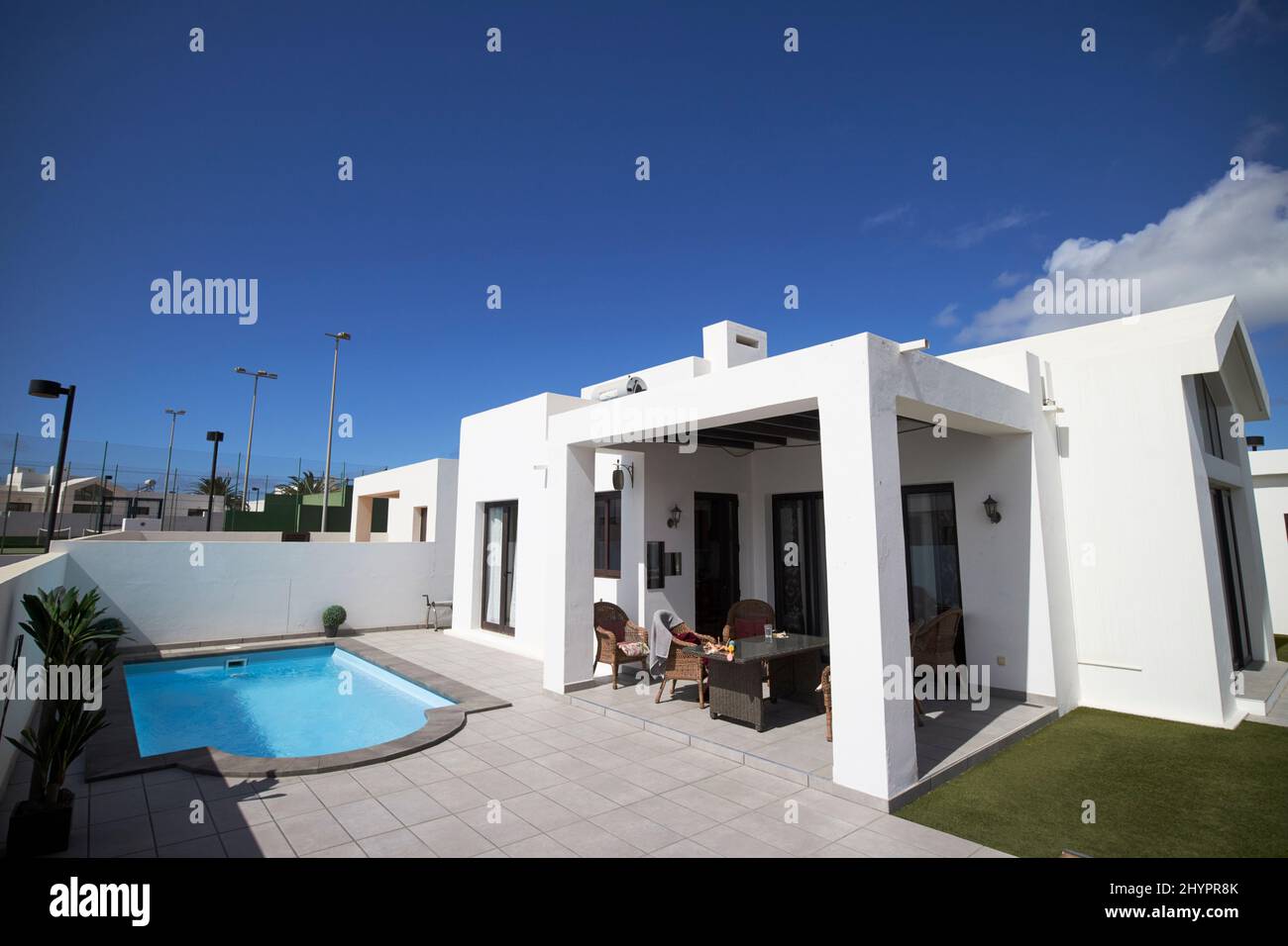 petite piscine privée d'une villa dans un complexe résidentiel playa blanca lanzarote, îles canaries, espagne Banque D'Images