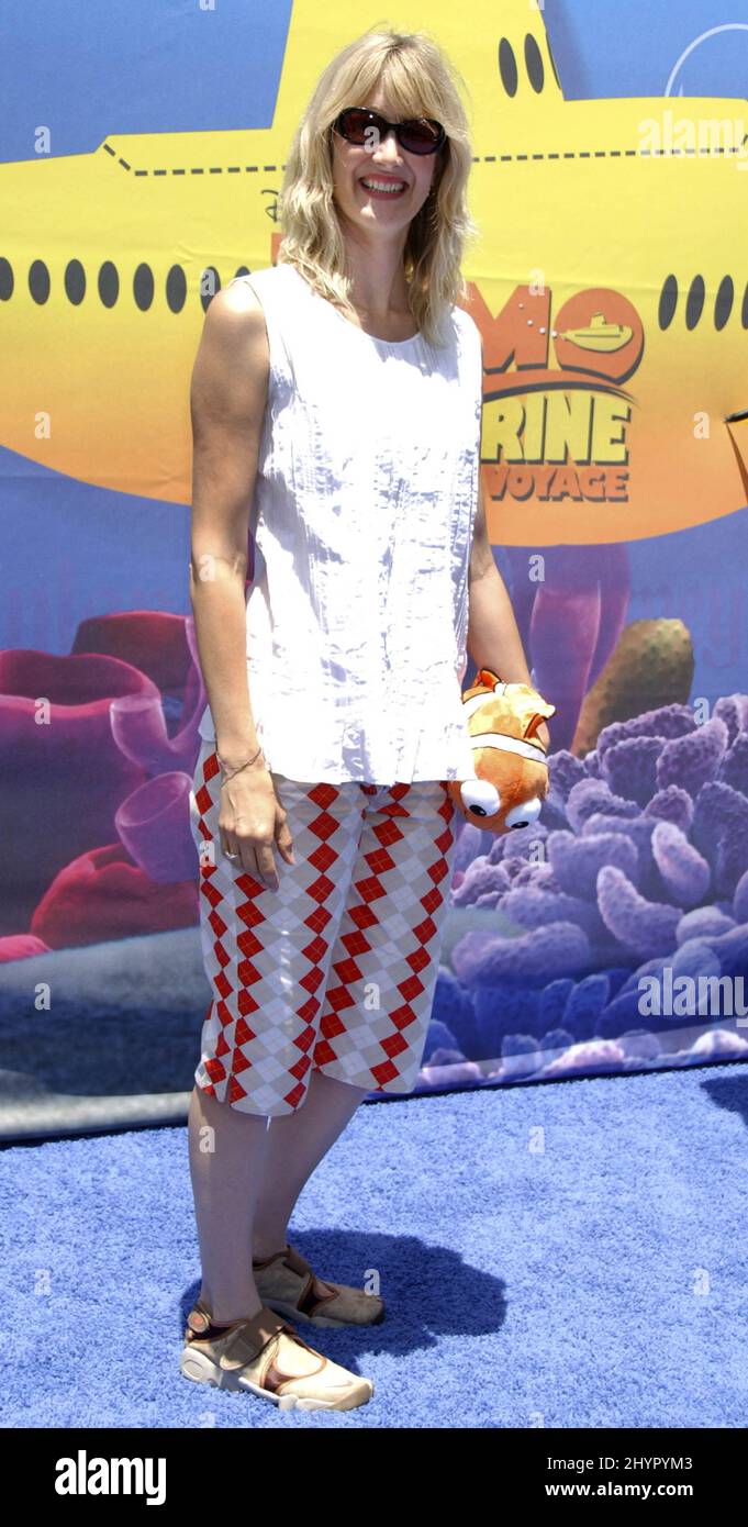 Laura Dern participe à l'ouverture du « Finding Nemo Submarine Voyage » à Disneyland. Photo : presse britannique Banque D'Images