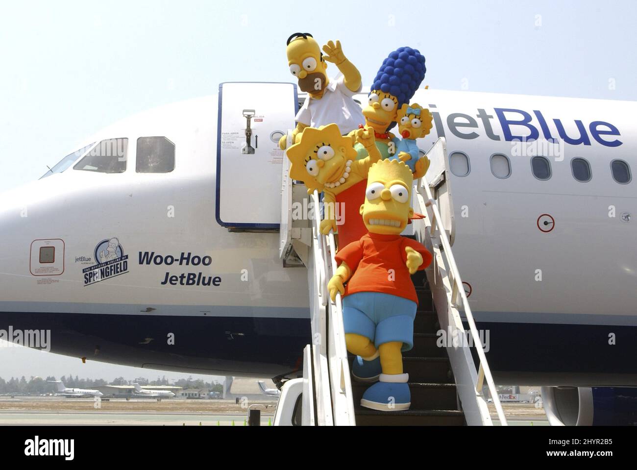 JetBlue Airways dévoile le tout premier avion spécialisé dans la célébration de « The Simpsons Movie Release » qui s'est tenue à million Air Burbank en Californie. Photo : presse britannique Banque D'Images