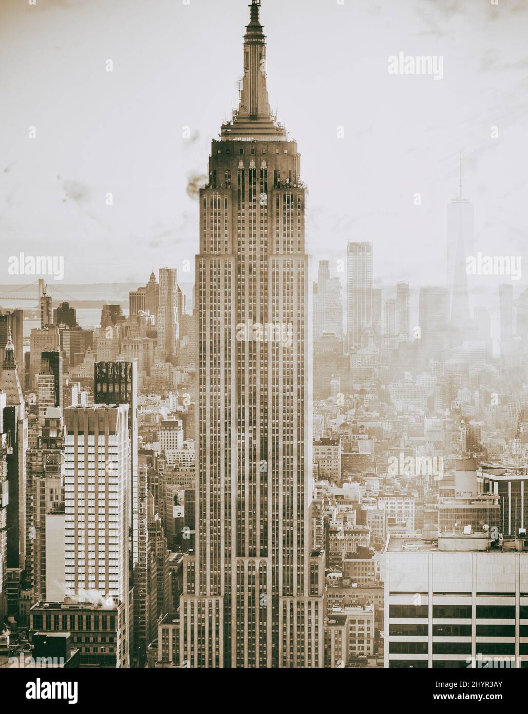 Gratte-ciel de Manhattan au crépuscule, vue aérienne sur les bâtiments de New York. Banque D'Images