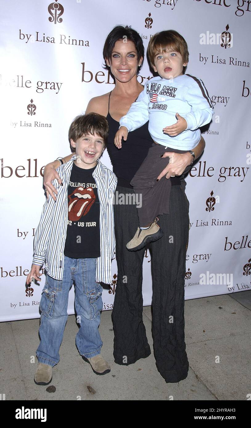 Lesli Kay avec ses fils Alec et Jackson à la Belle Grey par Lisa Rinna Grande réouverture à Studio City, CA. Banque D'Images
