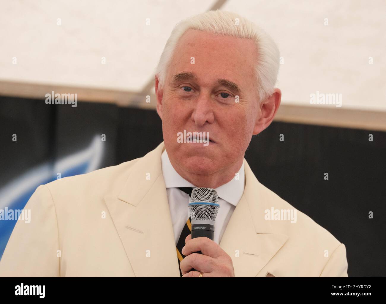 Roger Stone prêche à l'église de la Bible de Global Vision à Mt. Juliet, TN., le 30 août 2020 Banque D'Images
