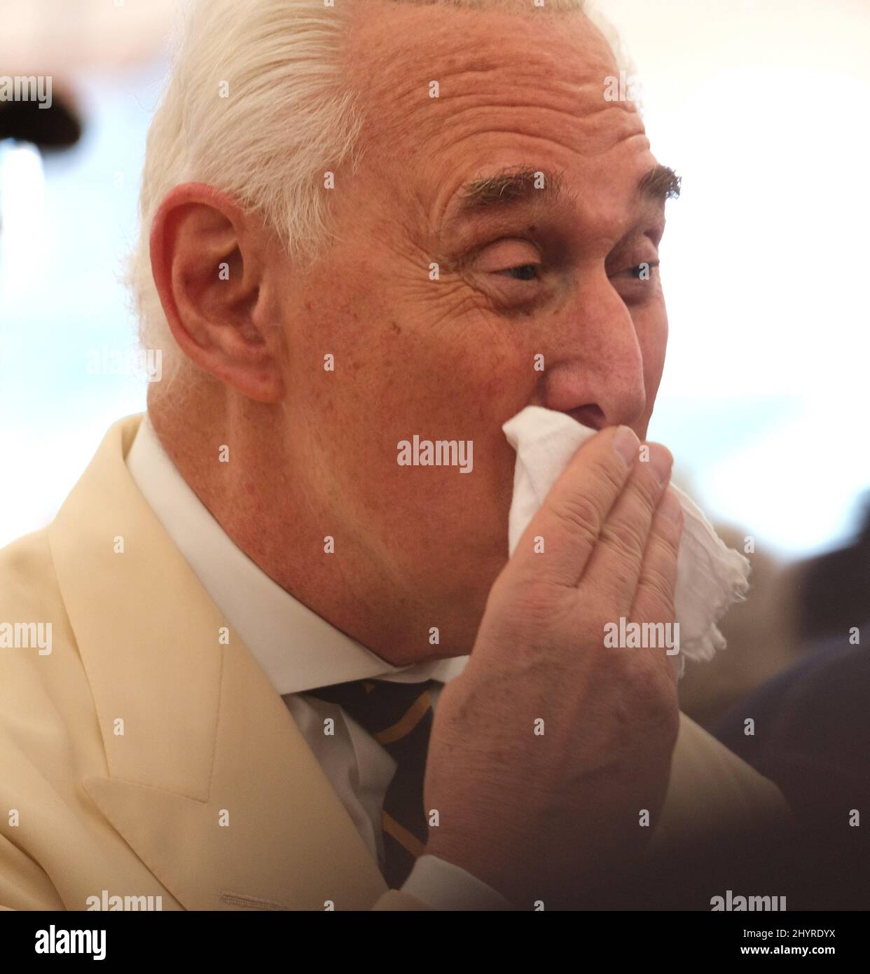 Roger Stone prêche à l'église de la Bible de Global Vision à Mt. Juliet, TN., le 30 août 2020 Banque D'Images