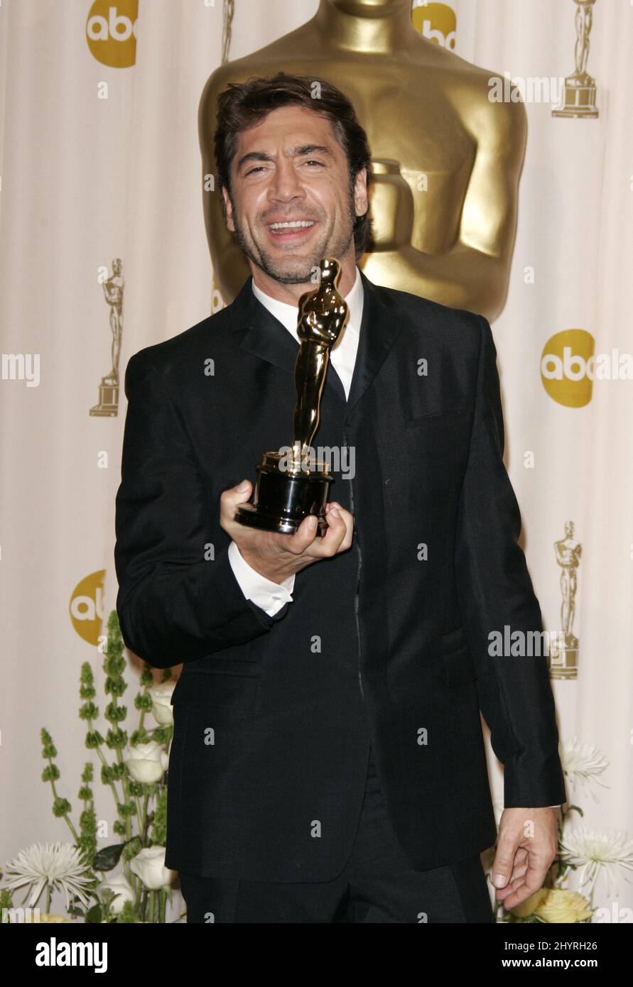 Javier Bardem avec le prix du meilleur acteur de soutien reçu pour aucun pays pour les anciens hommes lors du 80e Academy Awards (Oscars) au Kodak Theatre, Los Angeles. Banque D'Images