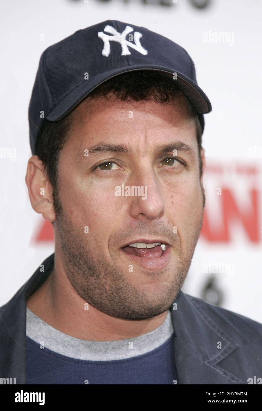 Adam Sandler en arrivant à « You Don't Mess with the Zohan » première tenue au Grauman's Chinese Theatre à Los Angeles. Banque D'Images