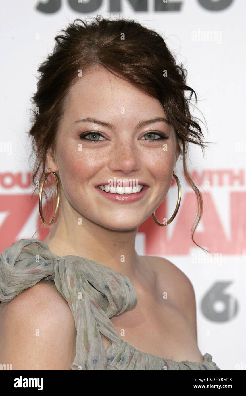 Emma Stone arrive à « You Don't Mess with the Zohan » première tenue au Grauman's Chinese Theatre à Los Angeles. Banque D'Images