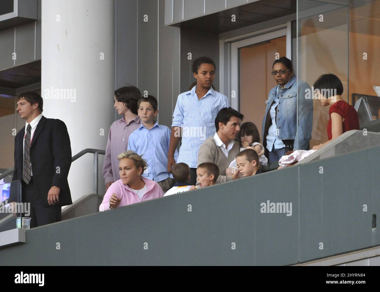 Tom Cruise, Katie Holmes, Connor Cruise, Isabella Cruise et Suri Cruise regarder David Beckham jouer pour LA Galaxy au Home Depot Center de Los Angeles. Banque D'Images