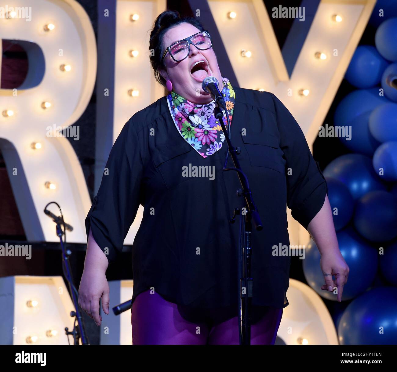 Sarah Potenza se présente au Waverly Strong : un concert pour les secours en cas de catastrophe qui a eu lieu à la cave de vinification de la ville le 7 septembre 2021 à Nashville, Tennessee. Banque D'Images