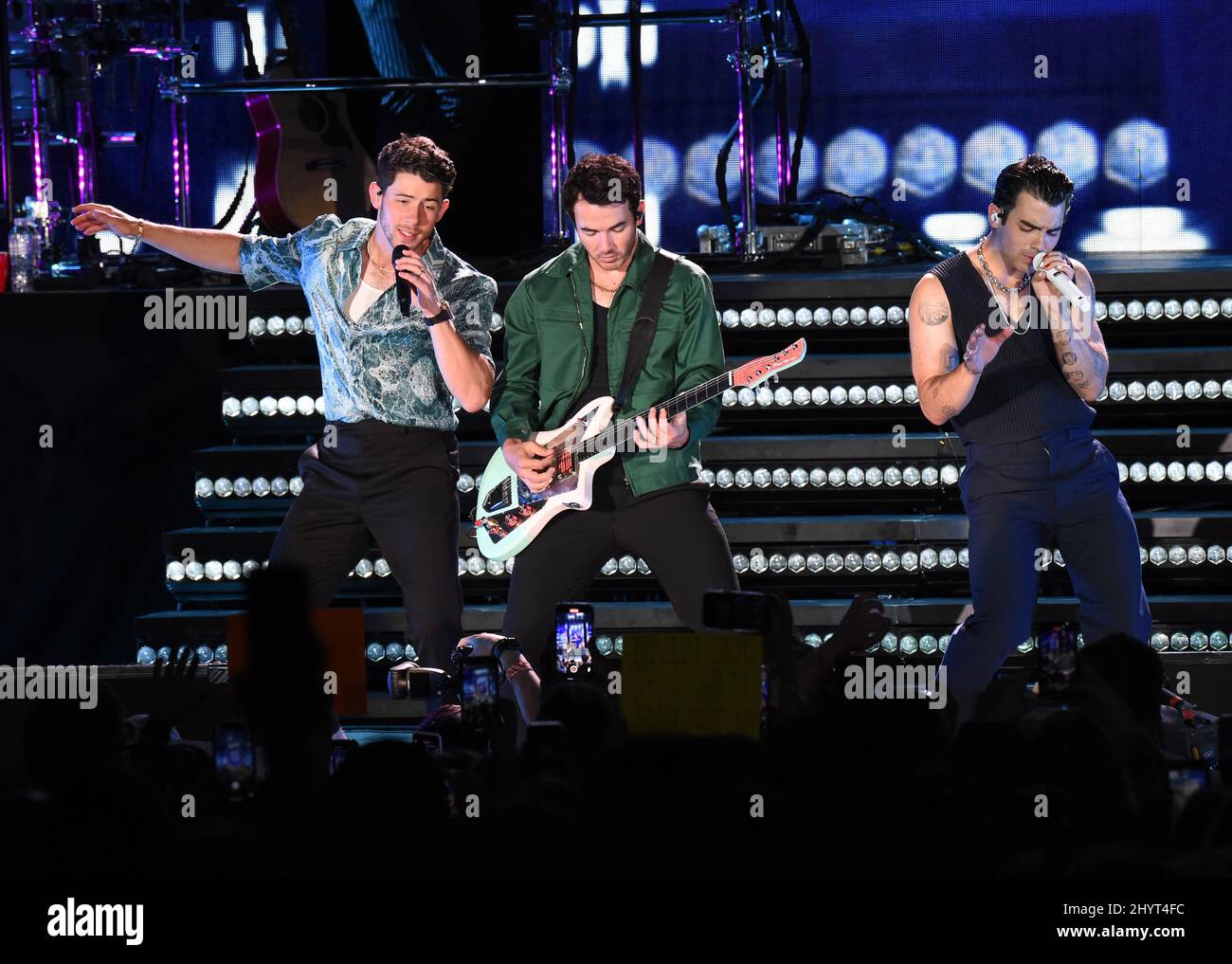 Nick Jonas, Kevin Jonas et Joe Jonas sont en scène à l'arrêt de leur circuit Jonas Brothers à Nashville : The Remember this Tour le 16 septembre 2021 à l'amphithéâtre FirstBank de Franklin, TN. Banque D'Images