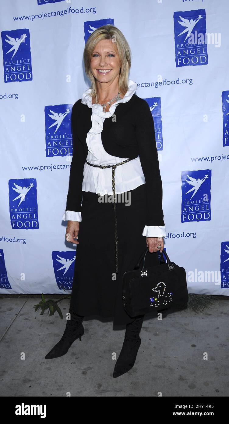Olivia Newton-John assister aux Prix annuels de l'Ange 15th pour le projet Angel Food à Hollywood. Banque D'Images