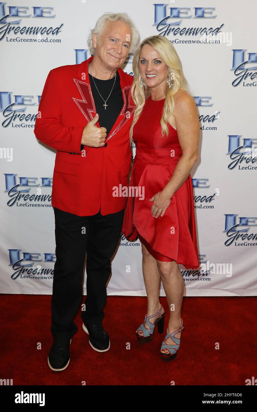 T. Graham Brown, Rhonda Vincent arrivée à l'enregistrement pour le Lee Greenwood All Star Tribute concert qui s'est tenu au Von Braun Centre le 12 octobre 2021 à Huntsville, Alabama. Banque D'Images