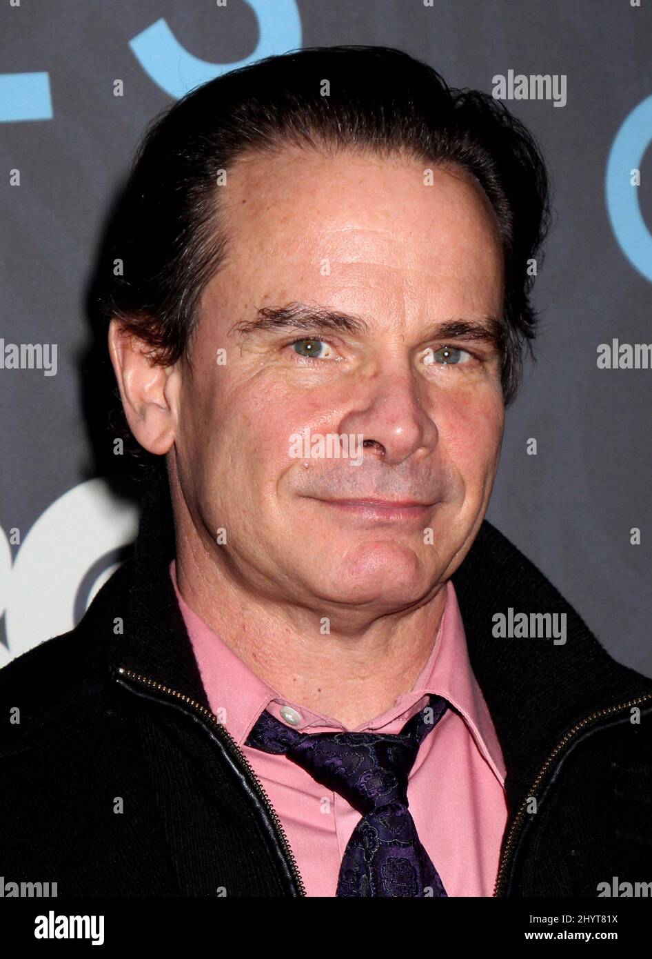 Peter Scolari, acteur de télévision et de scène qui a cojoué dans la comédie télé à succès de 1980 Bosom Buddies, est décédé vendredi matin après une bataille de deux ans contre le cancer. Il avait 66 ans Peter Scolari HBO présente la première New York de la saison 'filles' 2 - qui s'est tenue au NYU Skirball Center le 9 janvier 2013. Banque D'Images