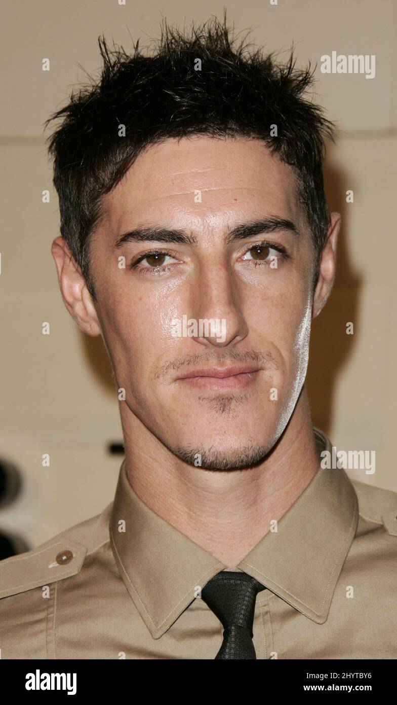 Eric Balfour arrive à la réouverture du magasin Burberry Beverly Hills, Los Angeles. Banque D'Images