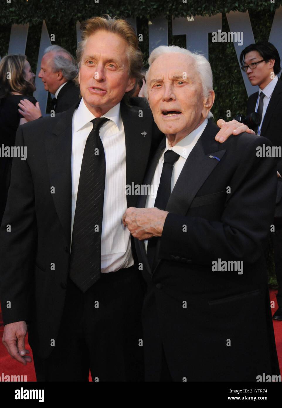 Michael Douglas et Kirk Douglas participant à la Vanity Fair Oscar Party 2009, qui s'est tenue à l'hôtel Sunset Tower, Los Angeles. Banque D'Images