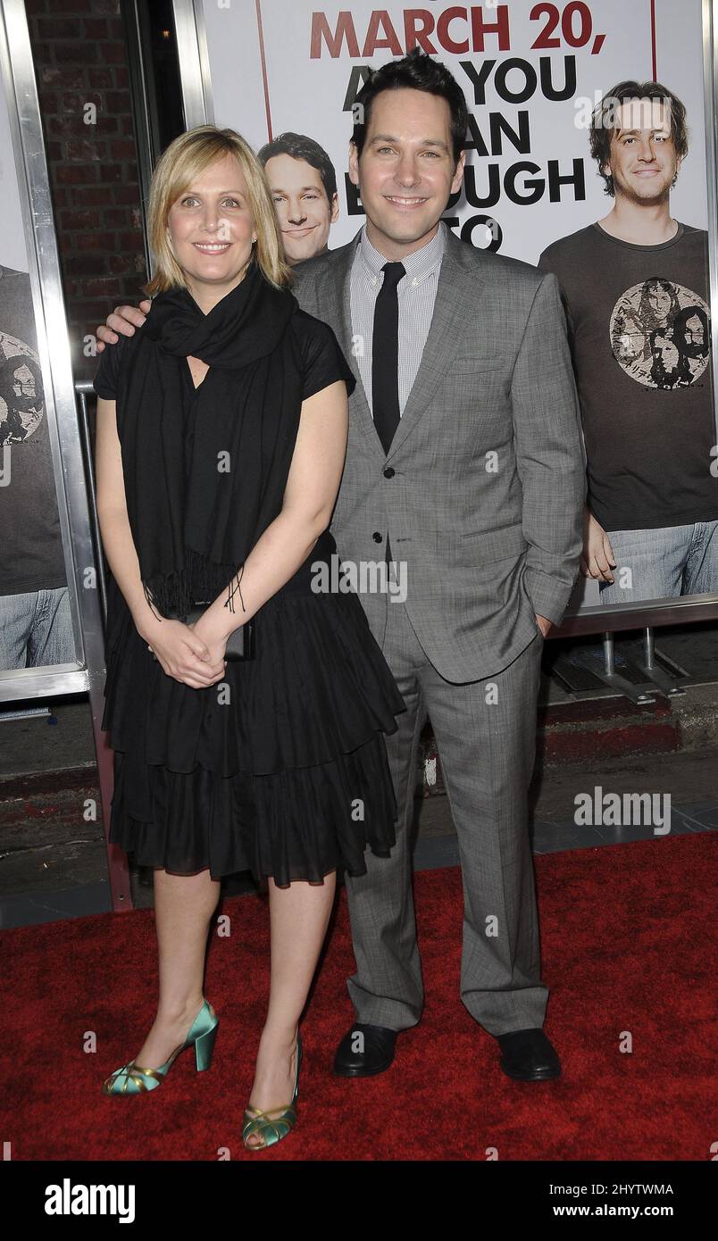 Paul Rudd et sa femme Julie Yaeger assistent à la première de 'I Love You, Man' qui s'est tenue au Mann's Village Theatre à Westwood, Los Angeles. Banque D'Images