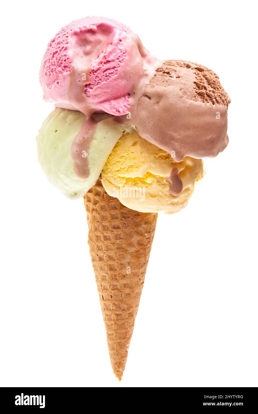 Un cône de crème glacée avec quatre boules différentes isolées sur fond blanc Banque D'Images