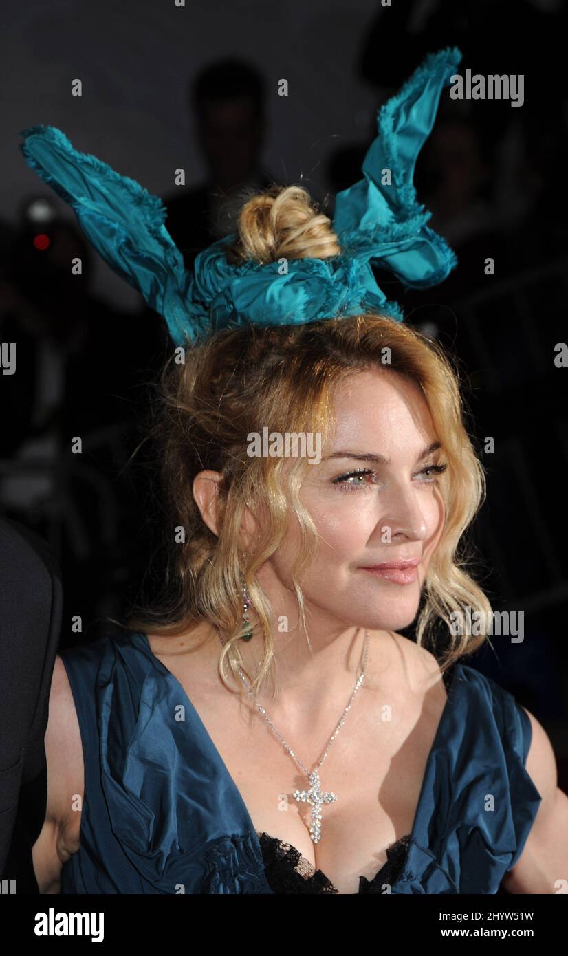 Madonna au modèle comme Muse, incarnant la mode, le Gala du Costume Institute, le Metropolitan Museum, New York, ÉTATS-UNIS Banque D'Images