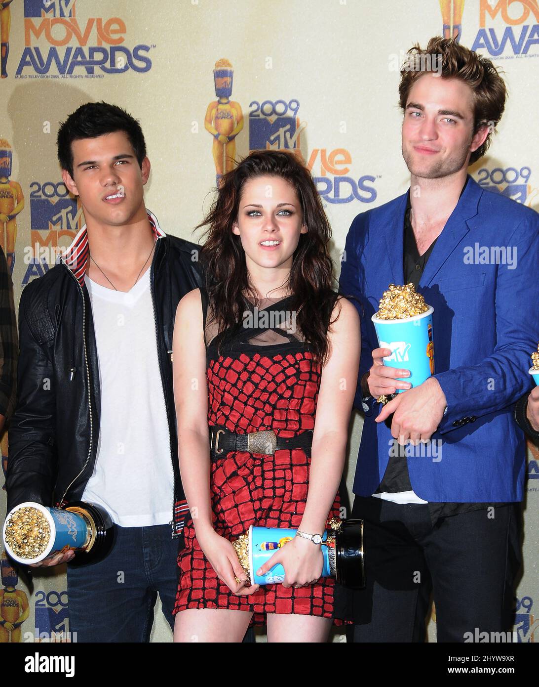 Taylor Lautner, Kristen Stewart et Robert Pattinson aux MTV Movie Awards 2009, qui se tiennent à l'amphithéâtre Gibson Banque D'Images