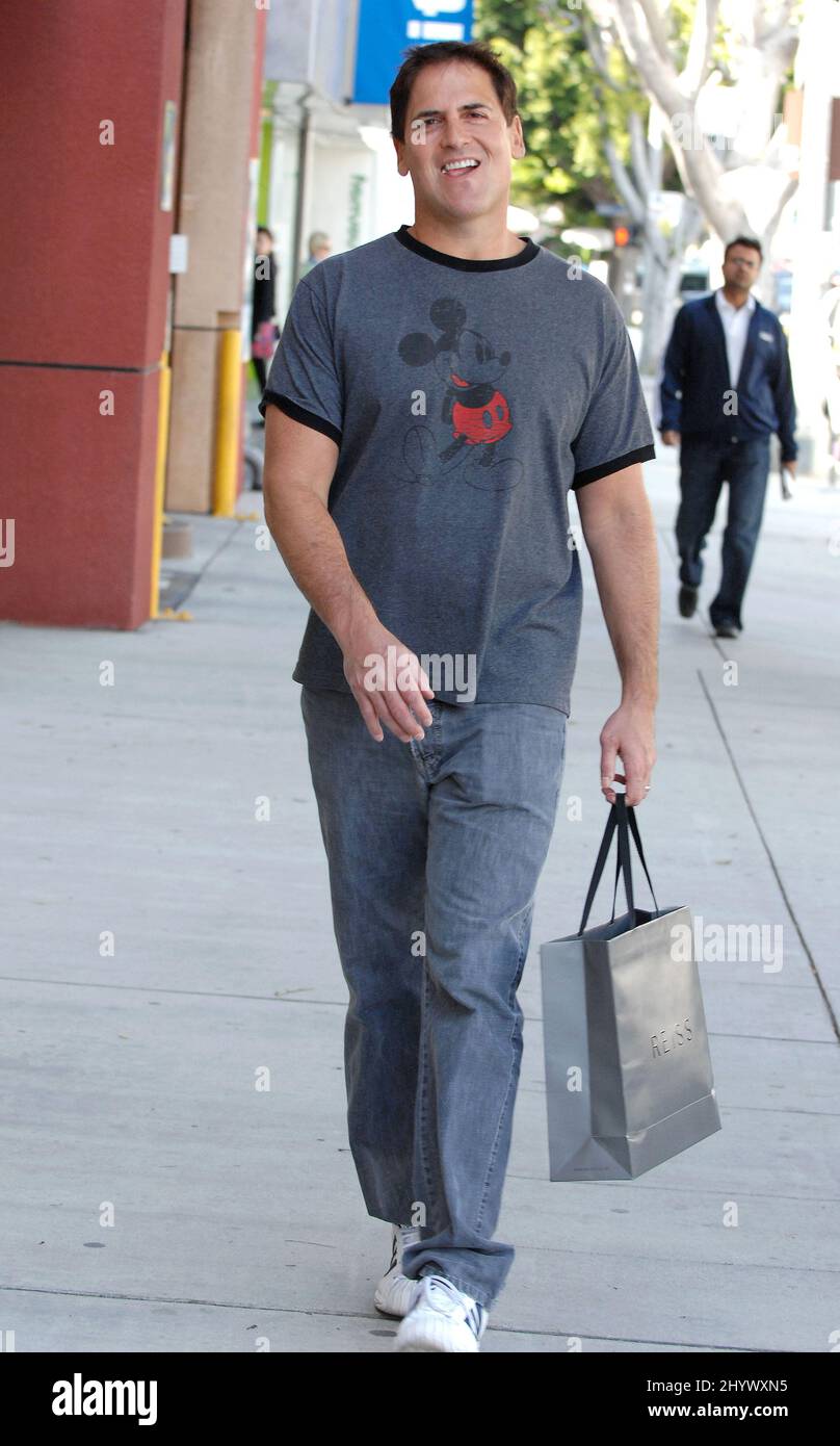 Mark Cuban, propriétaire des Dallas Mavericks est vu dehors et environ à Beverly Hills, Californie Banque D'Images