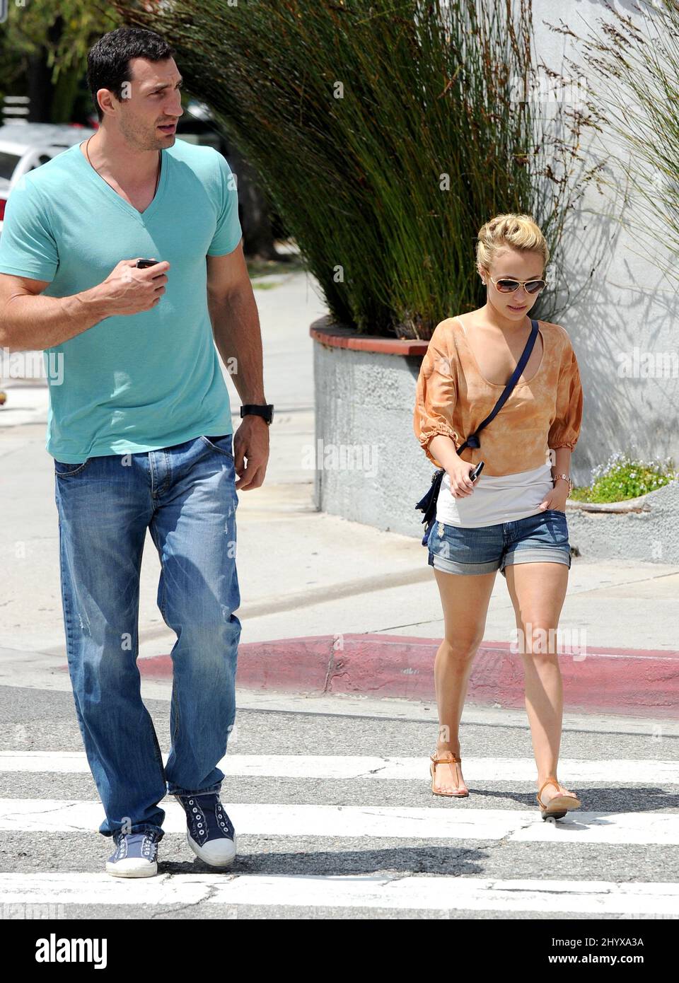 Hayden Panettiere et son petit ami Wladimir Klitschko déjeunent au Urth Cafe de West Hollywood, Californie Banque D'Images