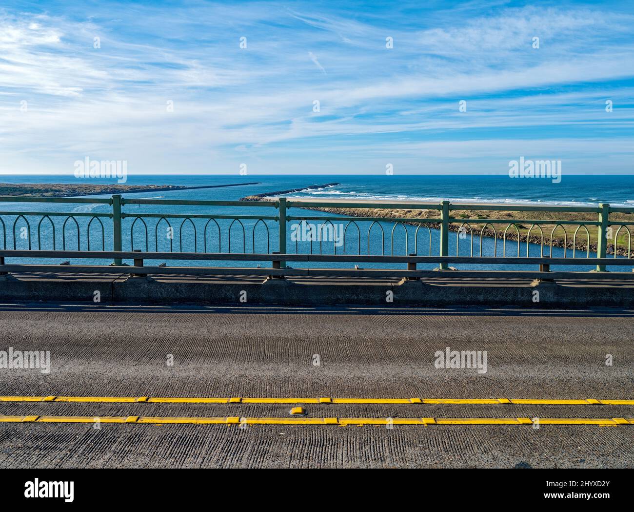 Vue sur la jetée depuis le pont de Yaquina Bay, Newport, Oregon, États-Unis Banque D'Images