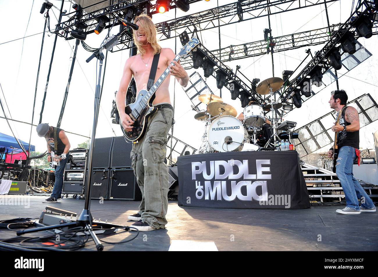 WES Scantlin de Puddle de Mudd se produit lors de la visite du Carnaval de Madness avec Puddle de Mudd qui s'est tenue à l'amphithéâtre Raleigh Boutique en Caroline du Nord, aux États-Unis. Banque D'Images