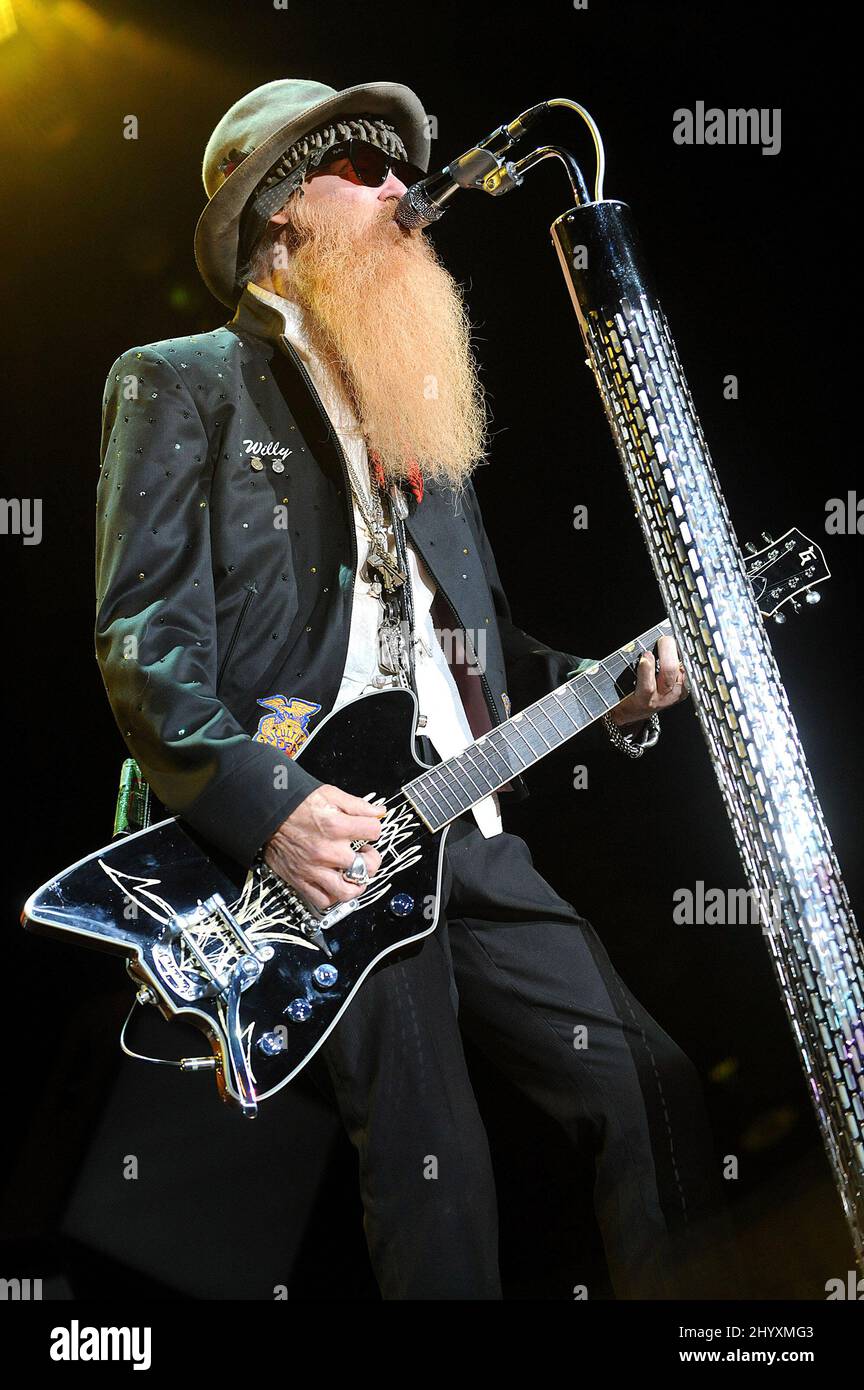 Billy Gibbons de ZZ Top se produit lors du Tom Petty et de la visite « mojo » des Heartbreakers au Time Warner Cable Music Pavilion, Raleigh, Caroline du Nord. Banque D'Images