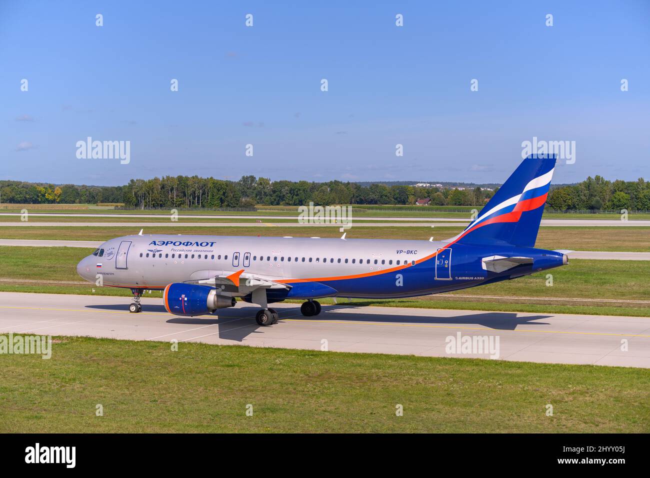 Aeroflot - Russian Airlines Airbus A320-214 avec l'immatriculation de l'avion VP-BKC est en train de rouler sur la piste nord 08L de l'aéroport de Munich Banque D'Images