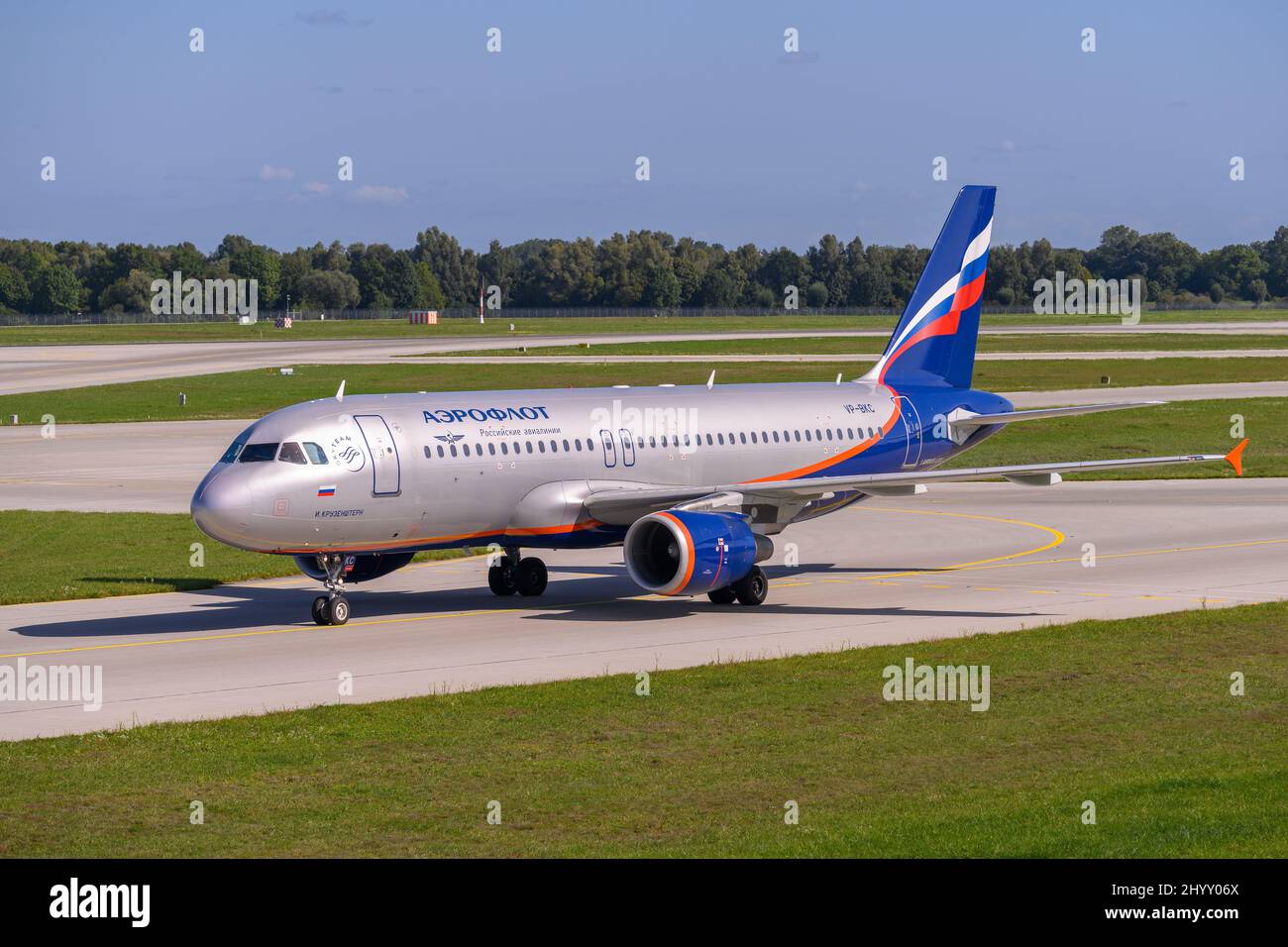 Aeroflot - Russian Airlines Airbus A320-214 avec l'immatriculation de l'avion VP-BKC est en train de rouler sur la piste nord 08L de l'aéroport de Munich Banque D'Images