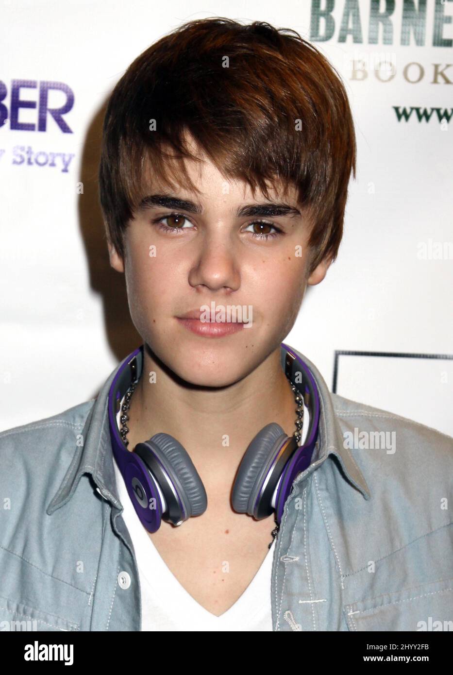Justin Bieber signe des copies de son nouveau livre « First STEP 2 Forever: My Story » à Barnes & Noble à New York, États-Unis. Banque D'Images