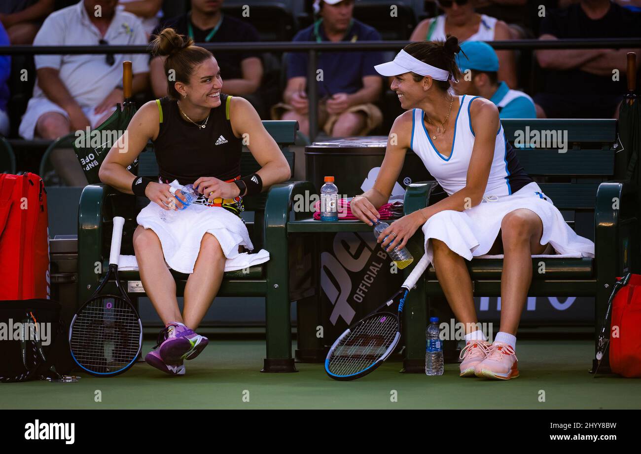 Indian Wells, Etats-Unis, 14/03/2022, Maria Sakkari de Grèce et Ajla Tomljanovic d'Australie jouant en double au tournoi de tennis BNP Paribas Open, WTA 1000 du 14 mars 2022 2022 au Indian Wells tennis Garden à Indian Wells, Etats-Unis - photo : Rob Prange/DPPI/LiveMedia Banque D'Images