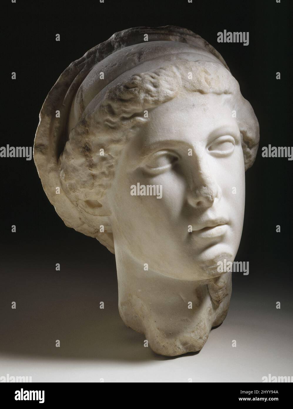 Chef d'une femme ou déesse, peut-être Demeter. Inconnu, romain, période Trajanic, vers 98-117. Sculpture. Marbre Banque D'Images Chef d'une femme ou déesse, peut-être Demeter. Inconnu, romain, période Trajanic, vers 98-117. Sculpture. Marbre Banque D'Images