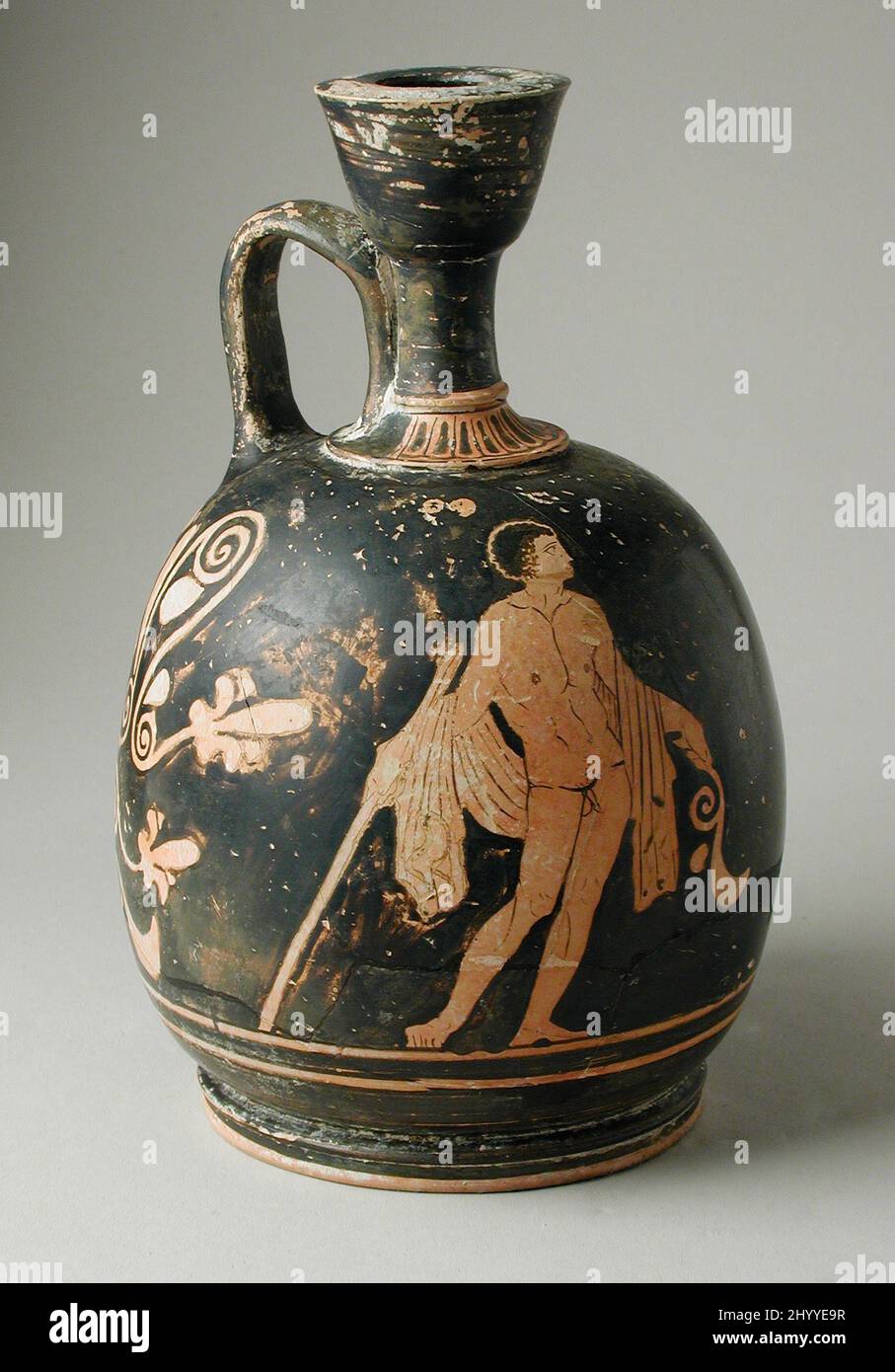 Squat Lekythos avec deux jeunes. Italie du Sud, 4th siècle avant J.-C.. Ameublement; service de chambre. Céramique Banque D'Images