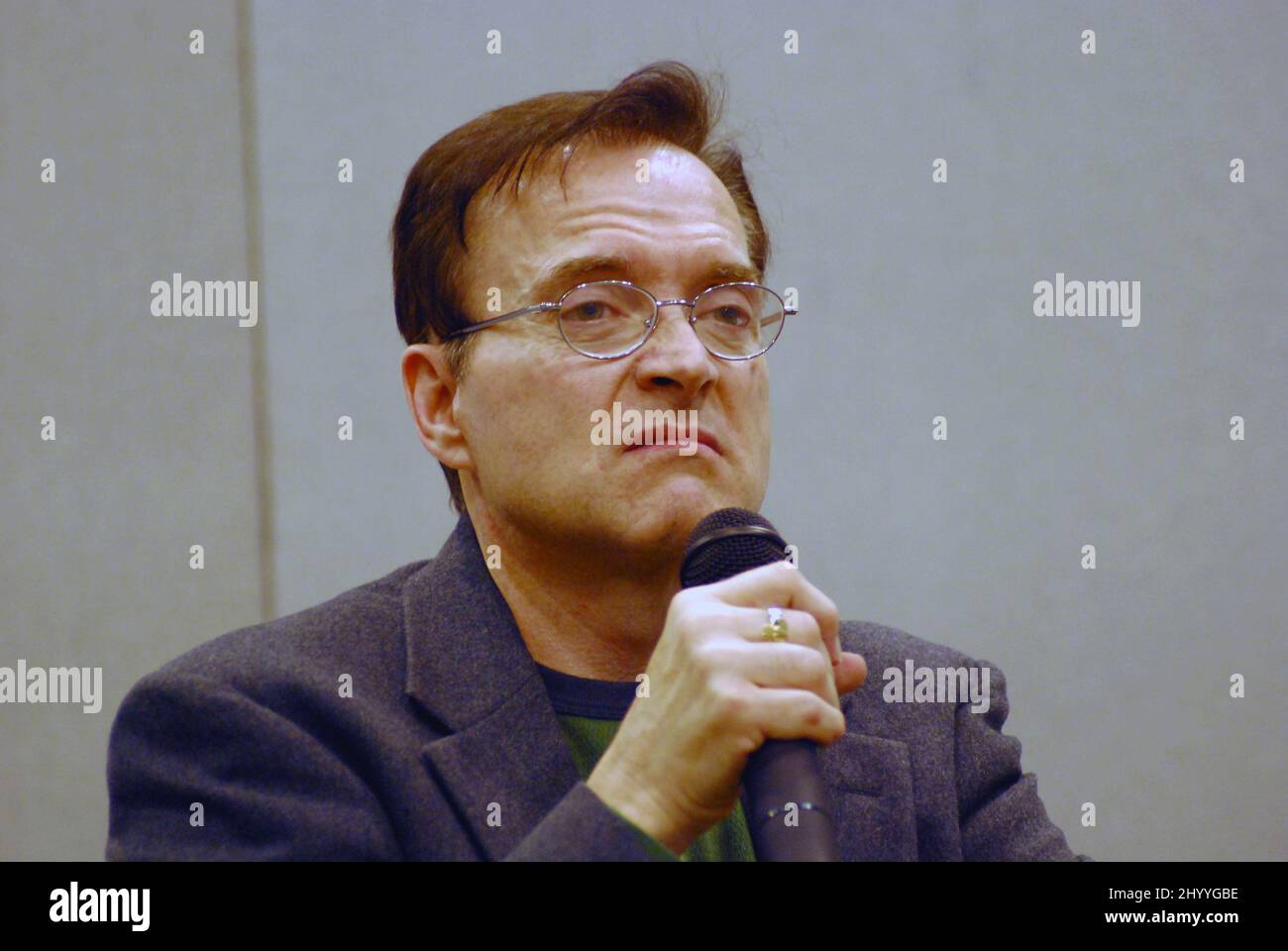 Billy West, acteur de la voix américaine, comédien, impressionniste et musicien, présente ici les expressions faciales accompagnant la voix d'Elmer Fudd. Banque D'Images