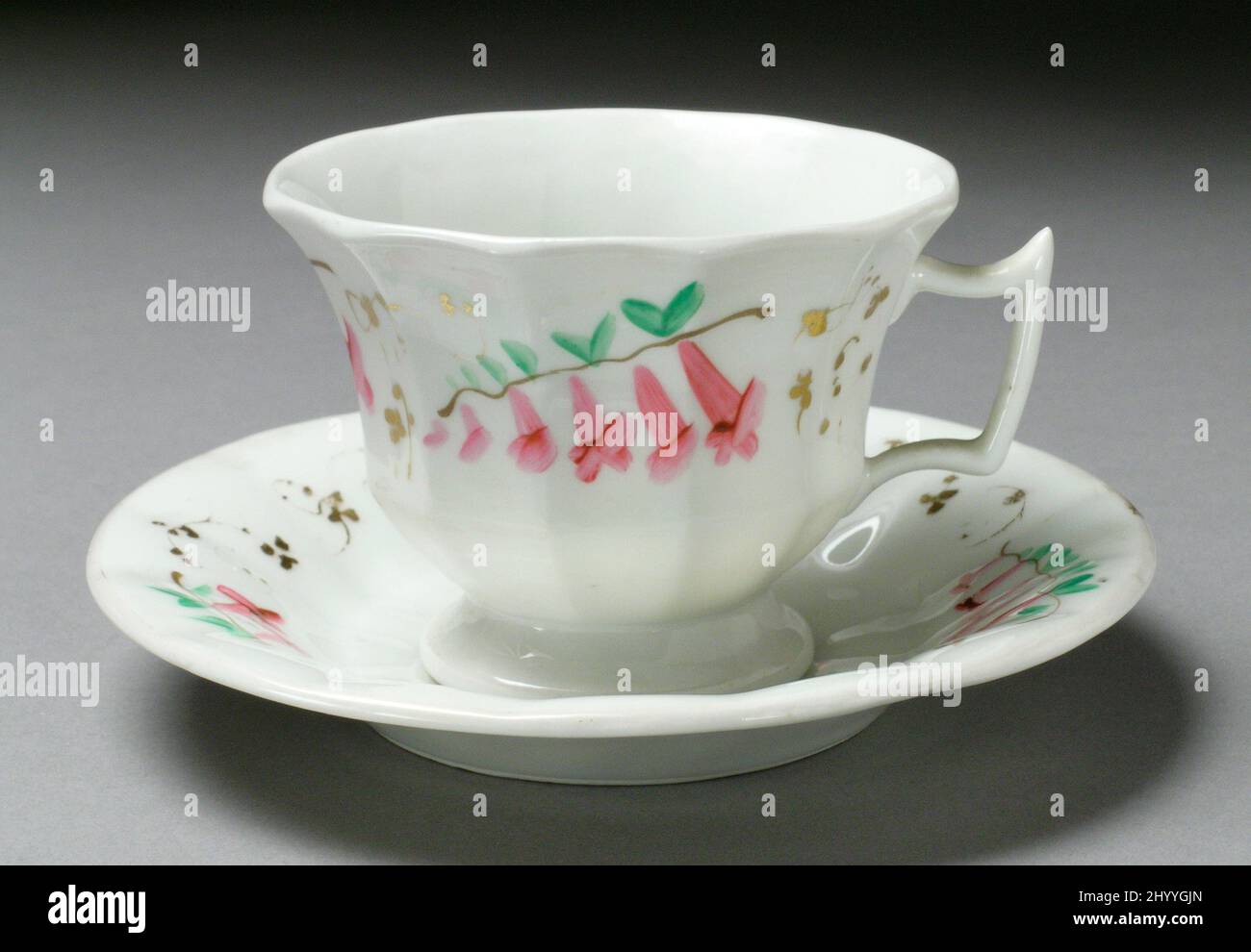 Tasse et soucoupe. William Ellis Tucker (États-Unis, actif 1826-1832)William Ellis Tucker Factory (États-Unis, Pennsylvanie, Philadelphie, 1826-1838). États-Unis, vers 1828-1834. Ameublement; service de chambre. Porcelaine, peinte Banque D'Images