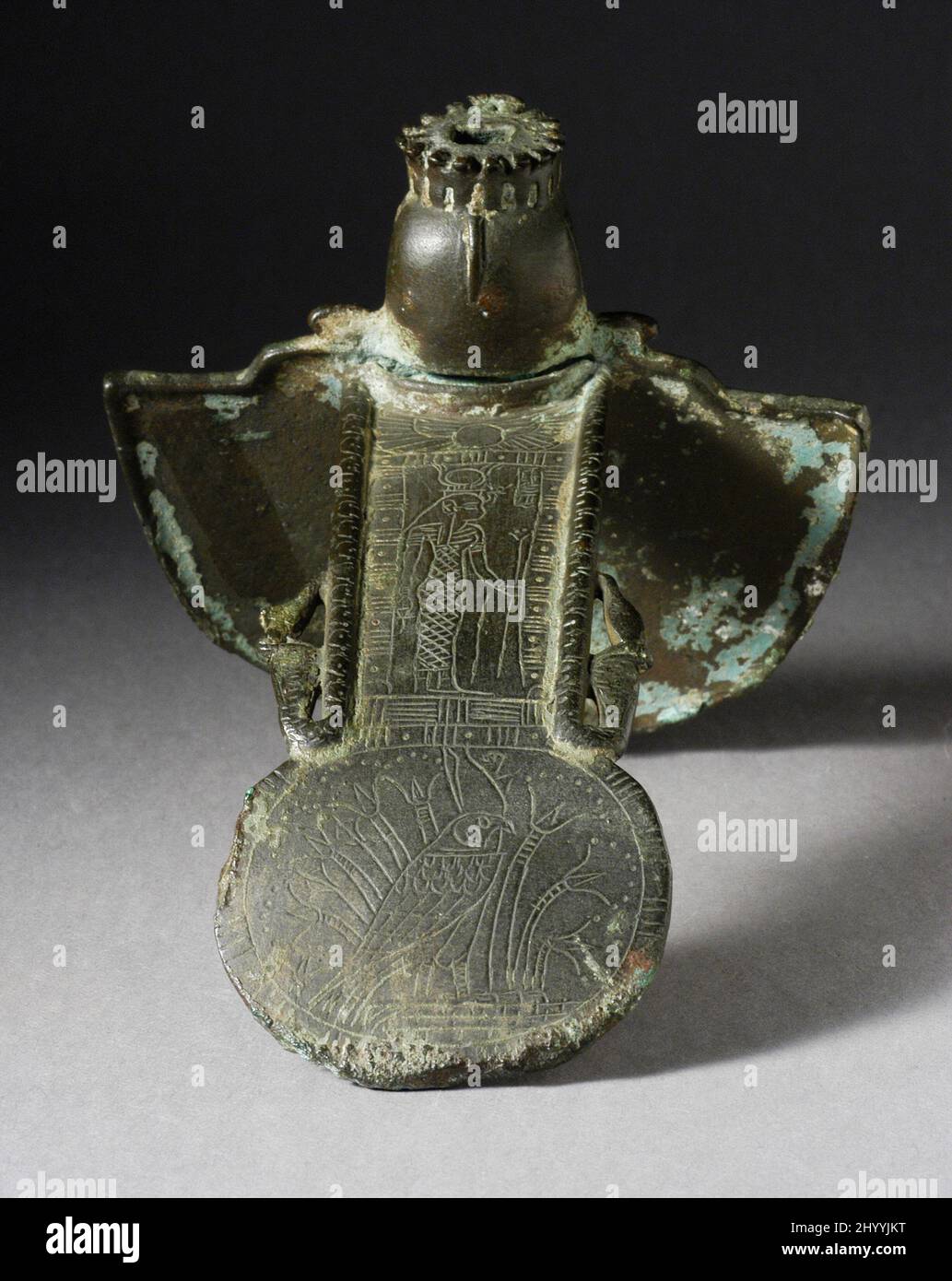 Aegis et Menat cultiques avec une tête de déesse. Égypte, dynasties 19th et 20th (1315 - 1081 BCE). Bijoux et accessoires. Bronze Banque D'Images